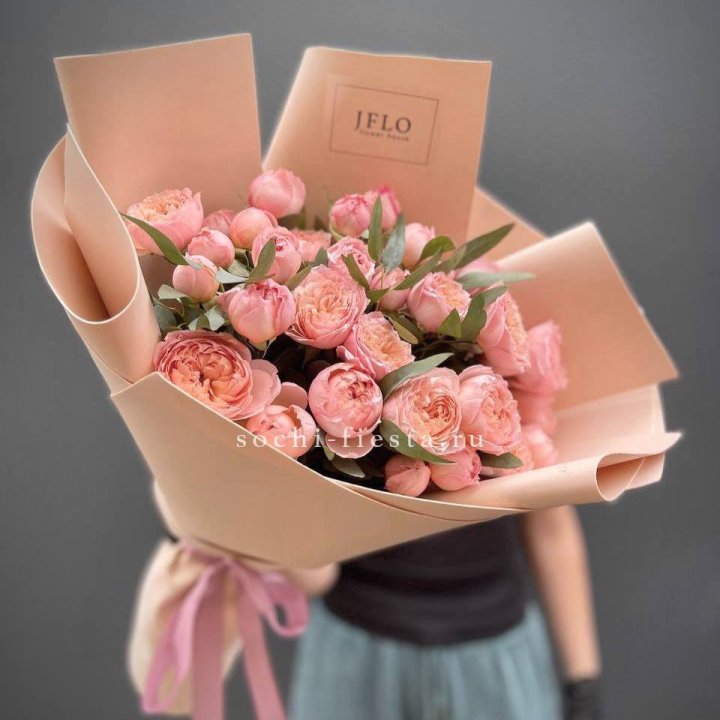 Букет из 9 кустовых роз Джульетта в Мурманске