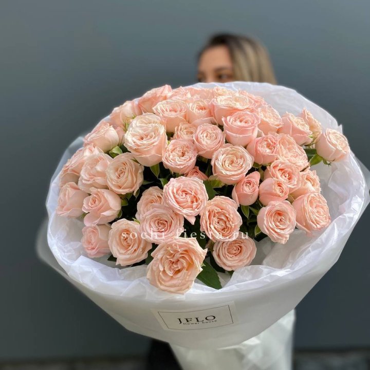 Букет кустовых роз Бомбастик в Мурманске