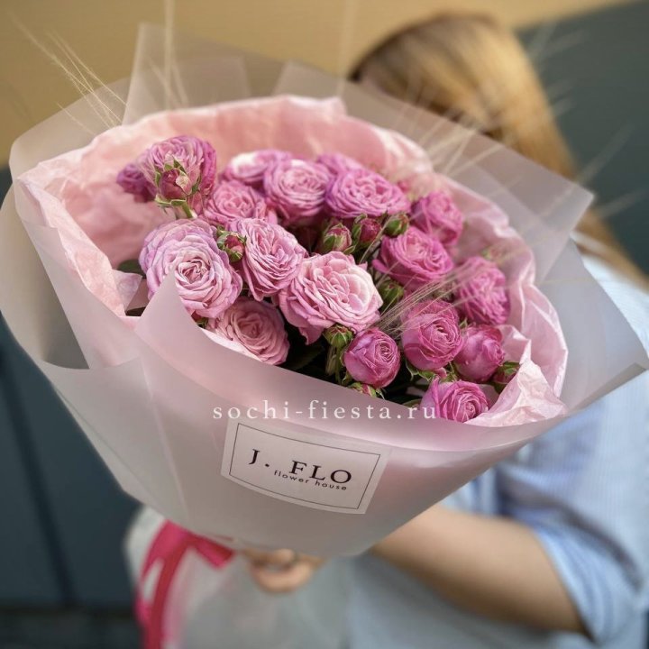 Пионовидные розы Мадам Бомбастик Pink в Мурманске