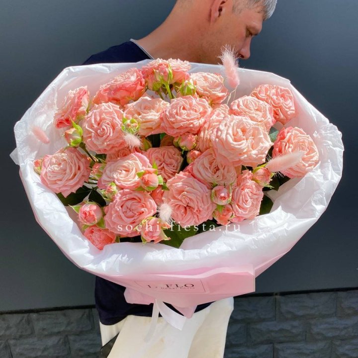 Пионовидные розы Мадам Бомбастик в Мурманске