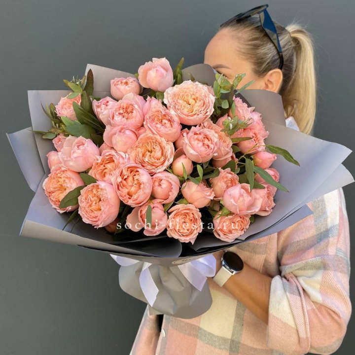 Букет с пионовидными розами "Пивайн" в Мурманске
