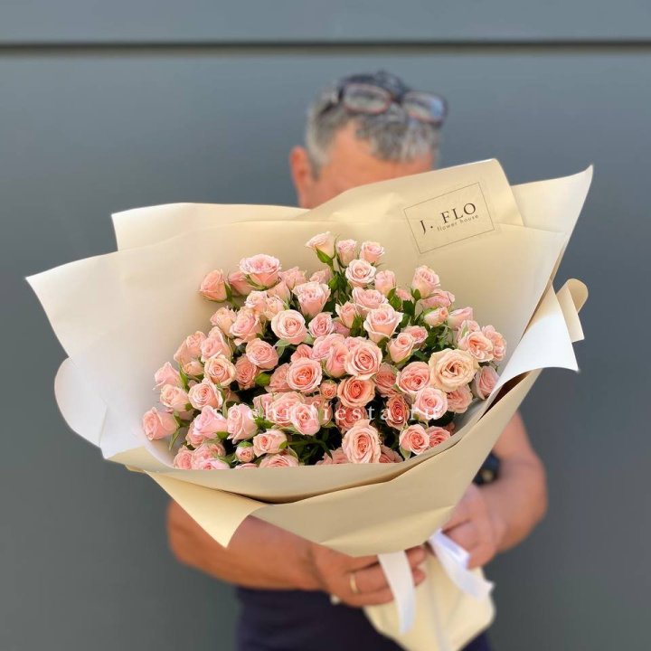 Кустовые розы леди в Мурманске