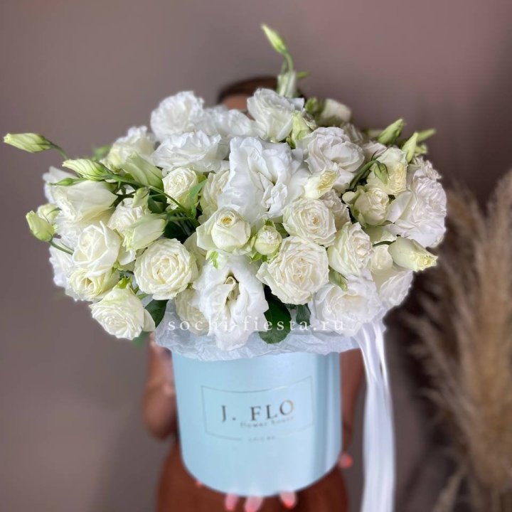 Бокс кустовых роз и эустомы  в Мурманске