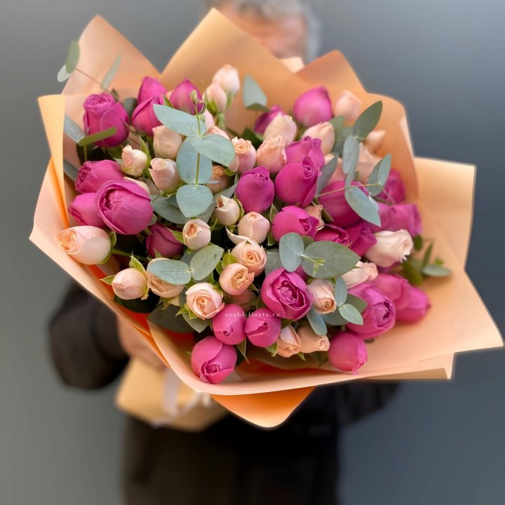 Букет кустовых роз Тендернес в Мурманске