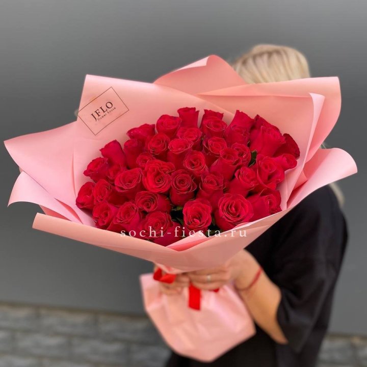 35 красных роз в Мурманске