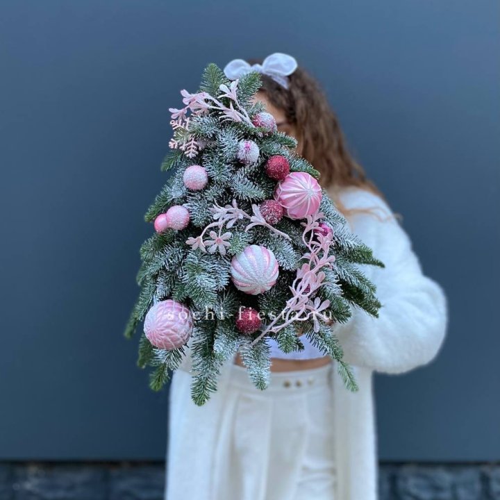 Новогодняя елочка "Розе" в Мурманске