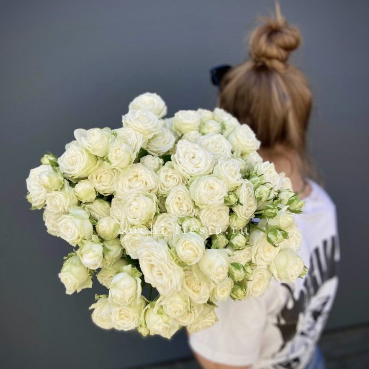 Охапка кустовых роз бомбастик  в Мурманске