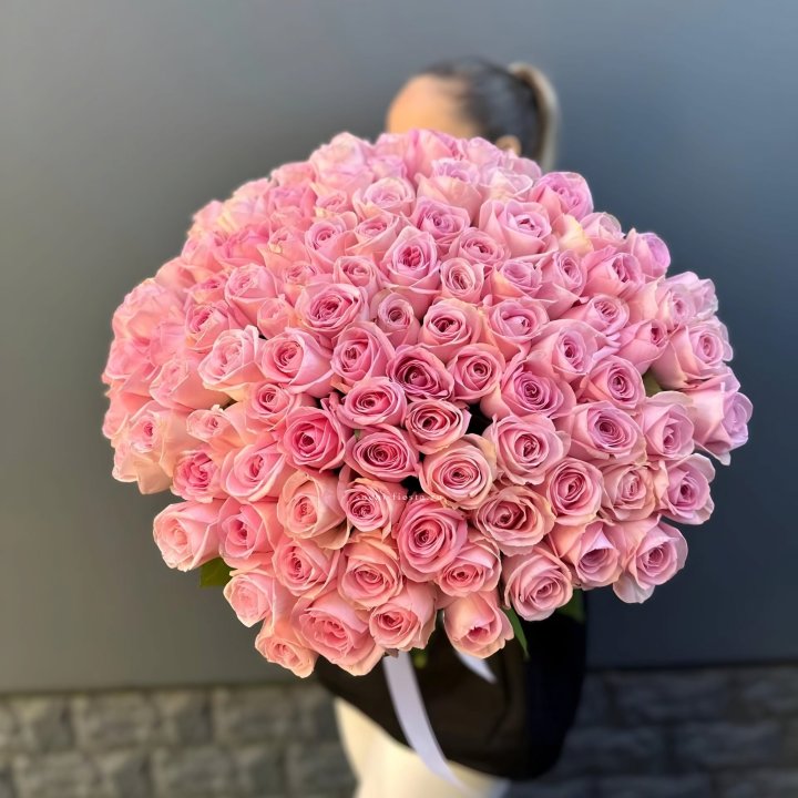 Охапка из 101 розовой розы в Мурманске