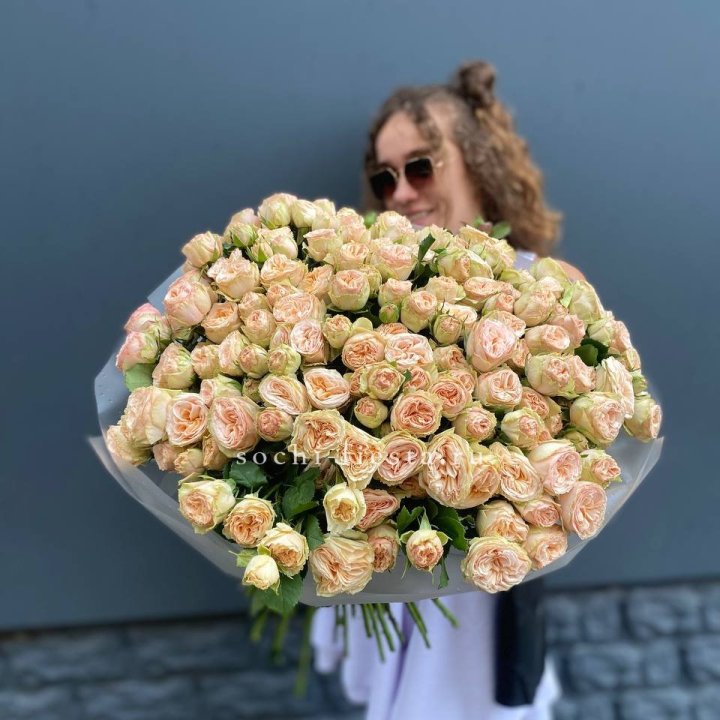 51 пионовидная роза в Мурманске