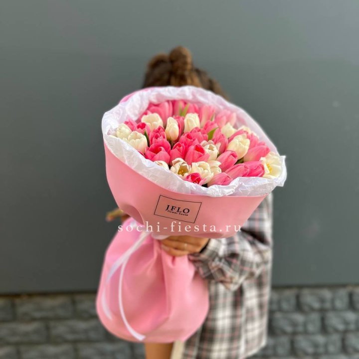 51 бело-розовый тюльпан в Мурманске