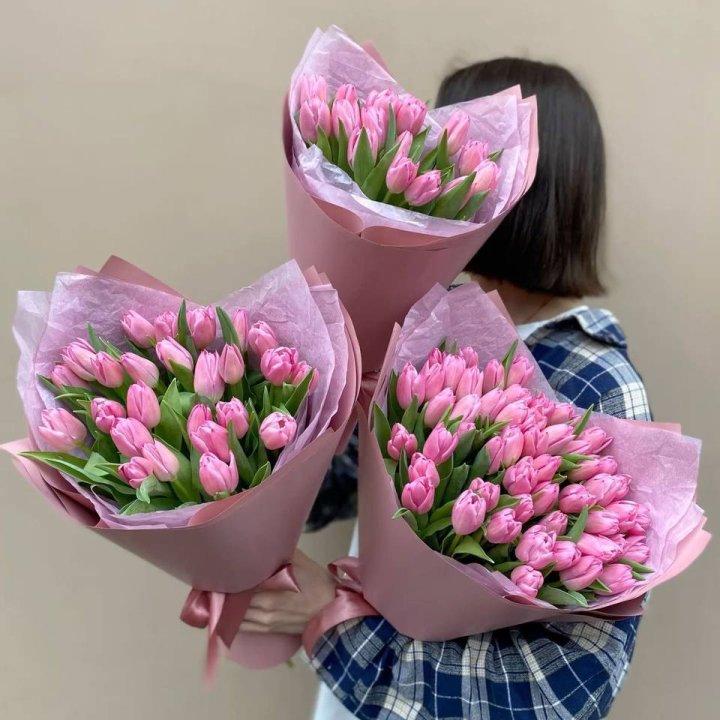 Букет розовых тюльпанов в Мурманске
