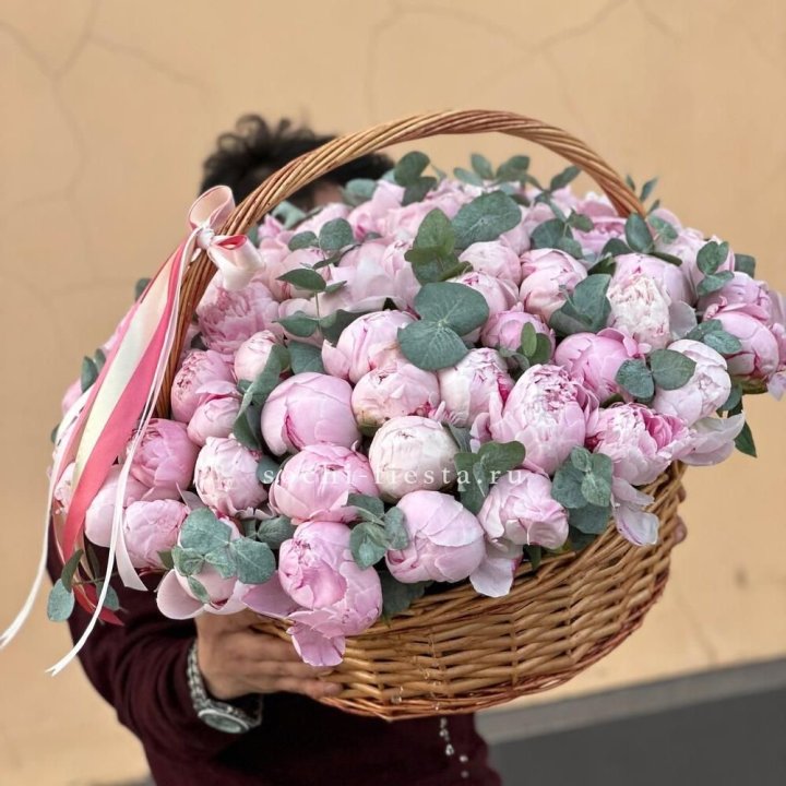 Корзина пионов "75" в Мурманске