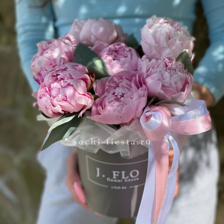 Цилиндр пионов с эвкалиптом в Мурманске