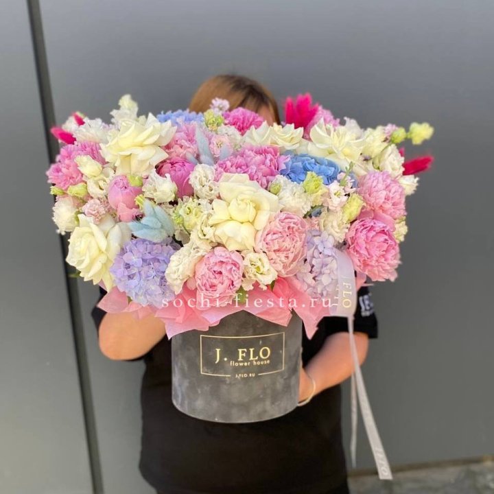 Цилиндр с пионами "Аса" в Мурманске