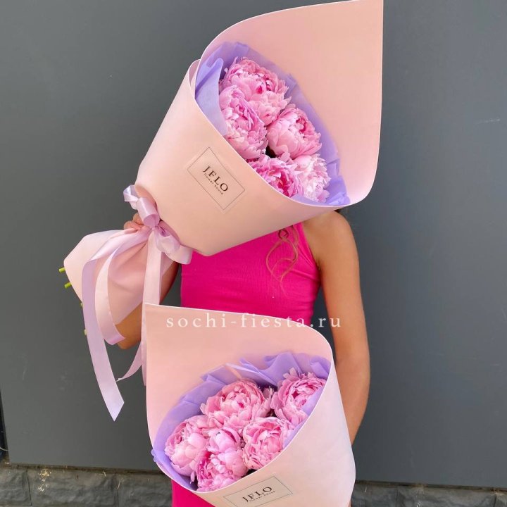 Букет из 5 пионов в Мурманске