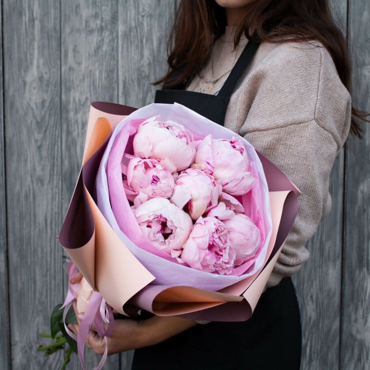 7 зефирных пионов в оформлении в Мурманске