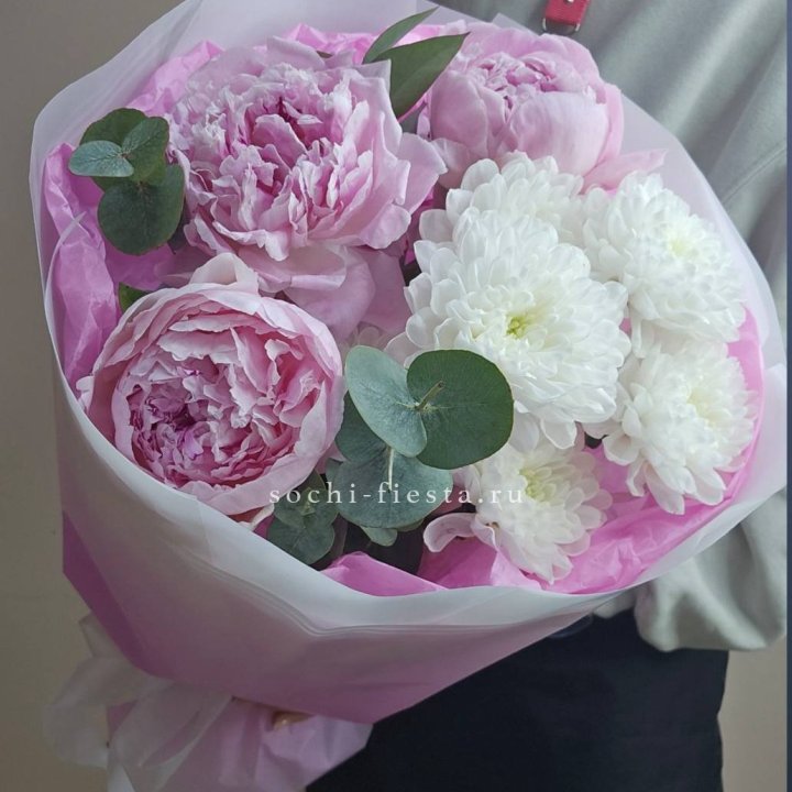  Букет комплимент с пионами в Мурманске