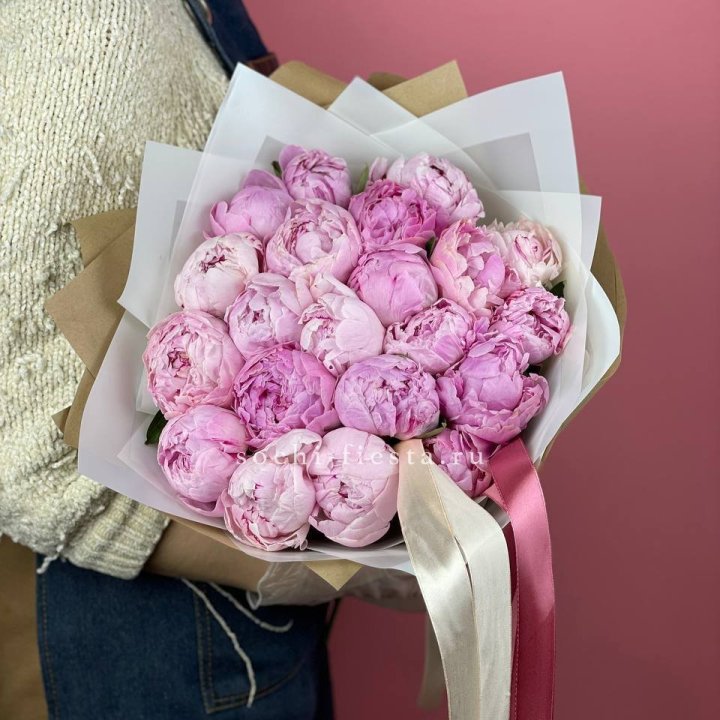 Букет из 21 пионов в Мурманске