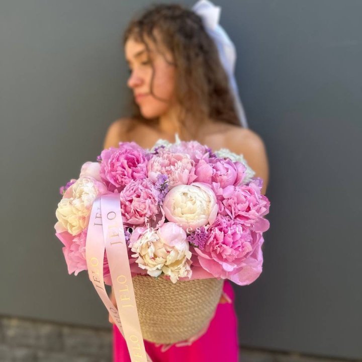 15 пионов в джутовом кашпо в Мурманске