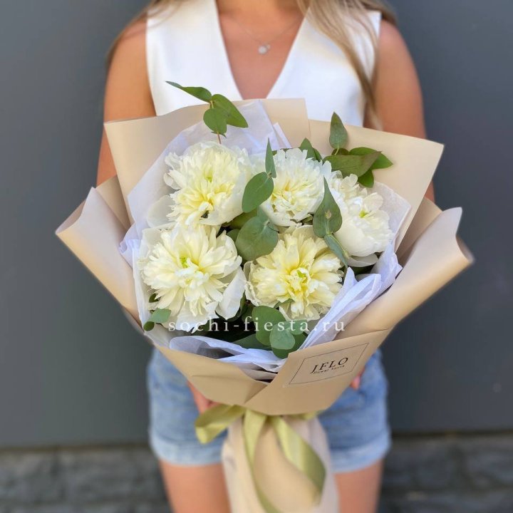  Букет белых пионов в Мурманске