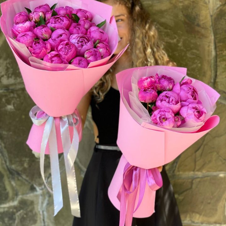 Букет ярких пионов  в Мурманске