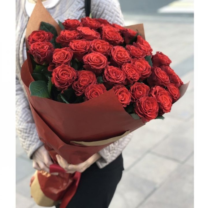 29 высоких роз  в Мурманске