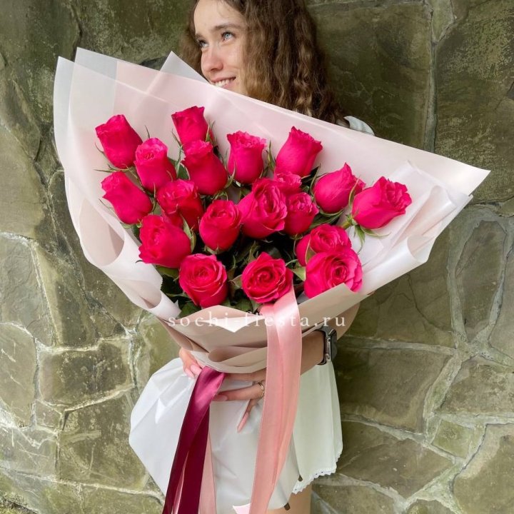 19 алых роз в Мурманске
