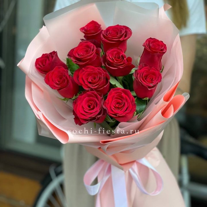 Букет красных роз "Мадам ред" в Мурманске