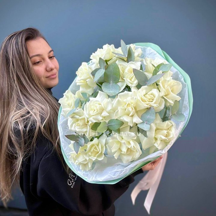 15 Белых французских роз "Ноте бьянка" в Мурманске