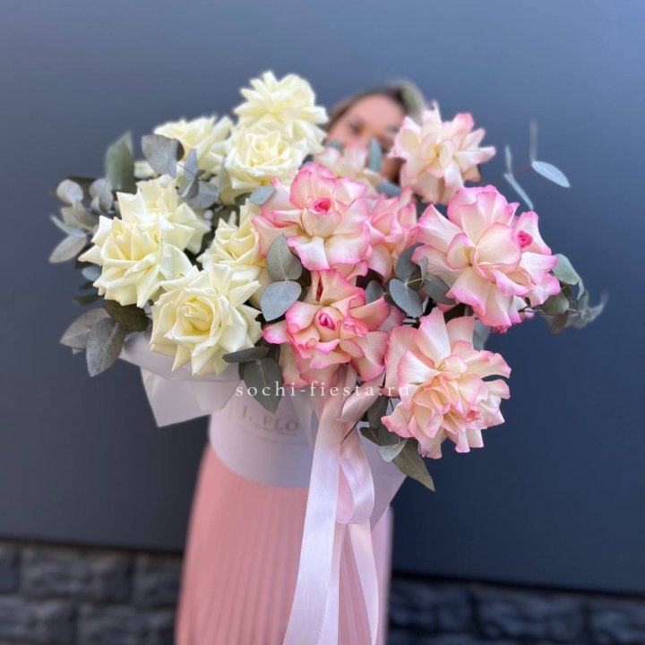 15 Французских роз в боксе в Мурманске