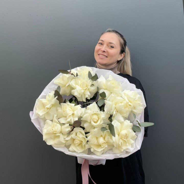 13 Белых французских роз Облако в Мурманске
