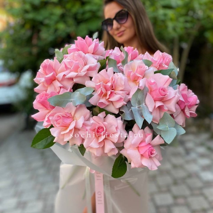 17 Розовых  французских роз в Мурманске