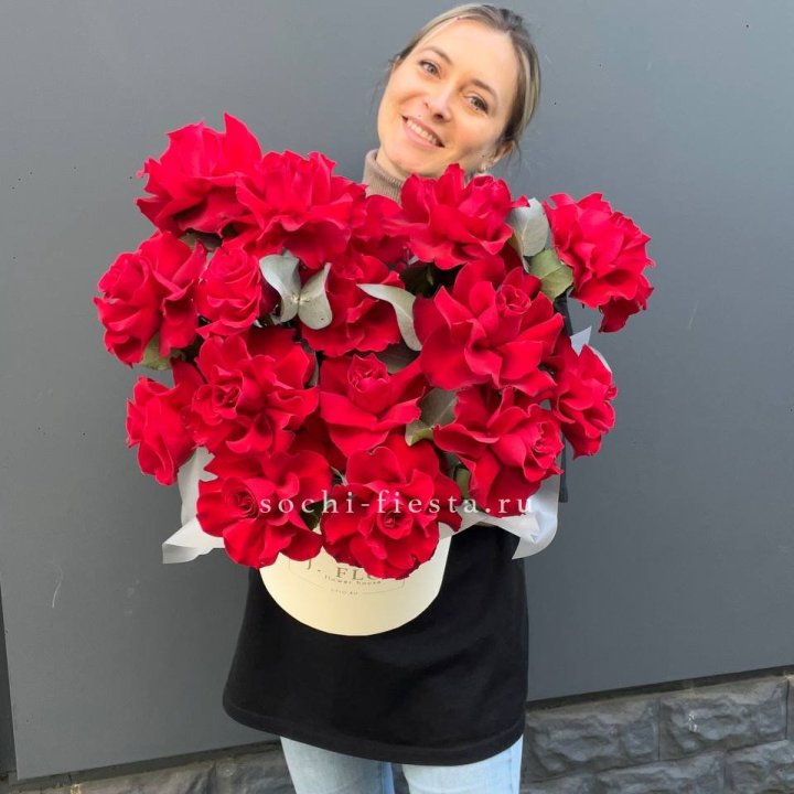 17 Французских роз в боксе в Мурманске