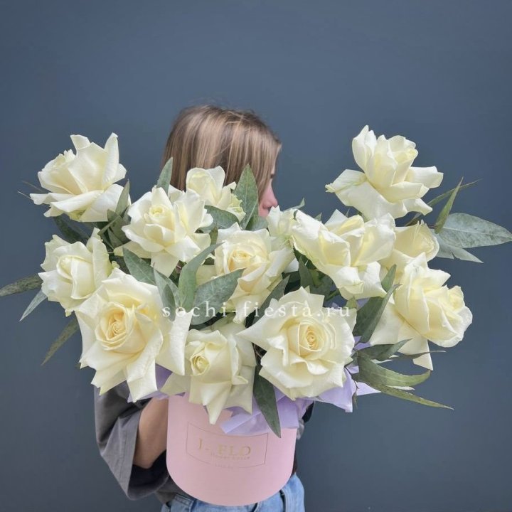 15 Французских роз в боксе в Мурманске