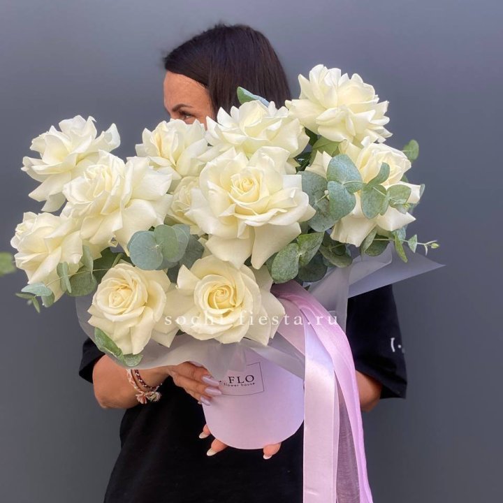 11 Французских белых роз в боксе в Мурманске
