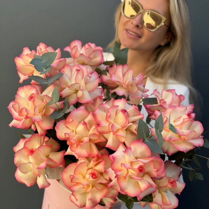 15 французских  роз Джумилия в боксе в Мурманске