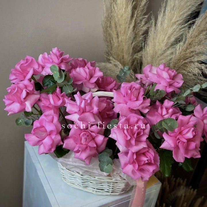 25 роз в цветочной корзине Пинк в Мурманске