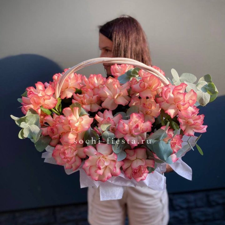 25 Французских роз Джумилия в корзине в Мурманске