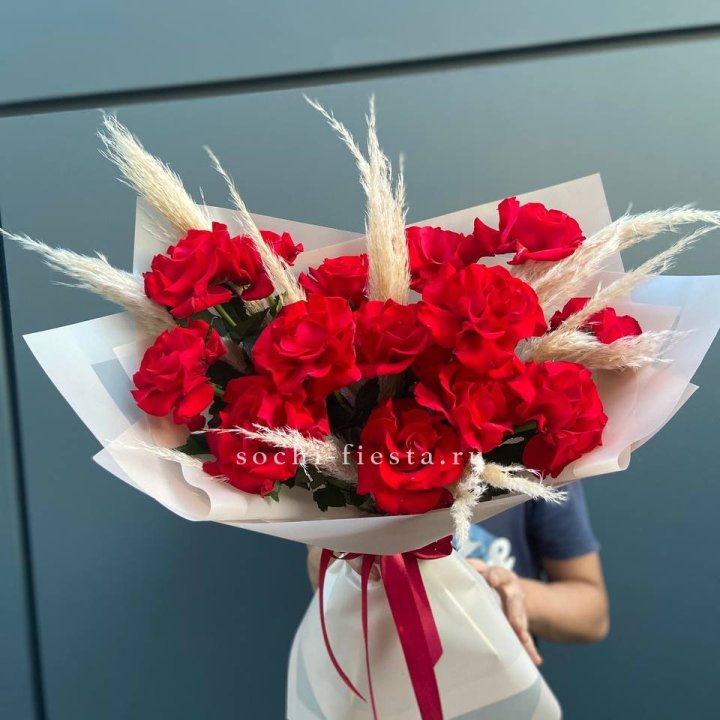 15 Красных французских розы в Мурманске