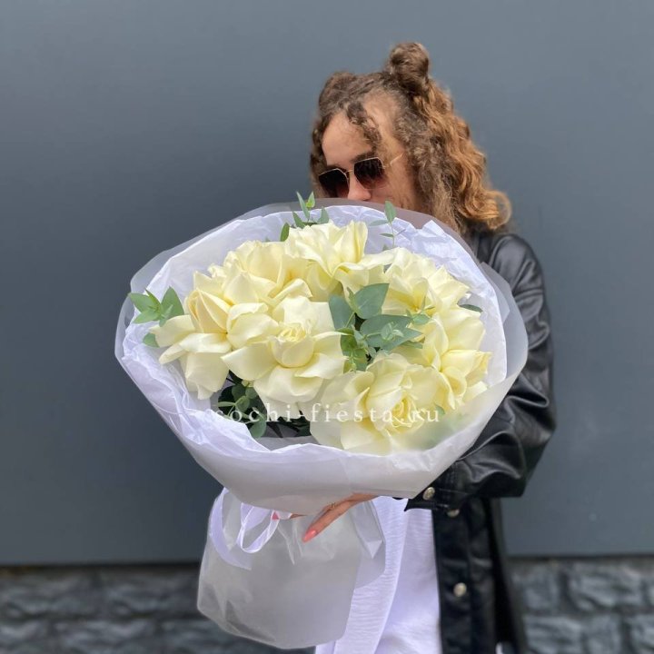 7 Белых французских роз  в Мурманске