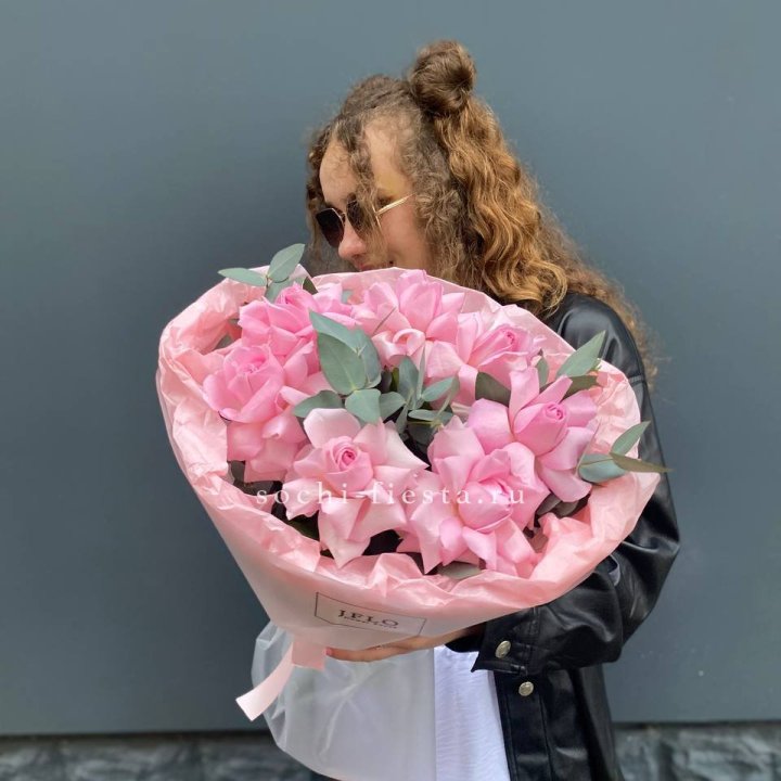 7 розовых роз в Мурманске