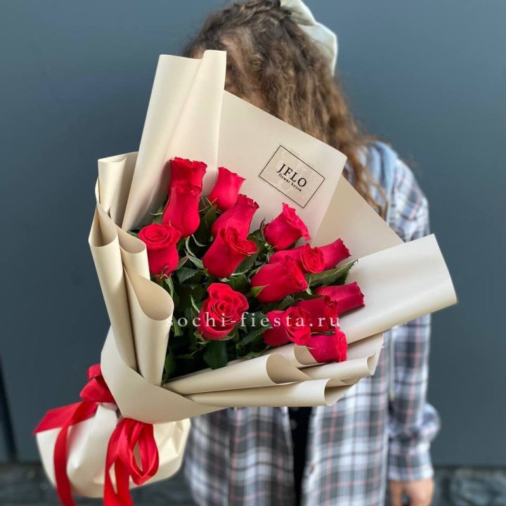 15 красных роз в Мурманске