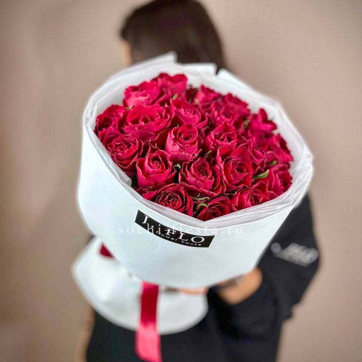 Букет красных роз мадам ред в Мурманске