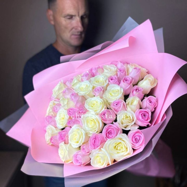 51 белых и розовых роз в Мурманске