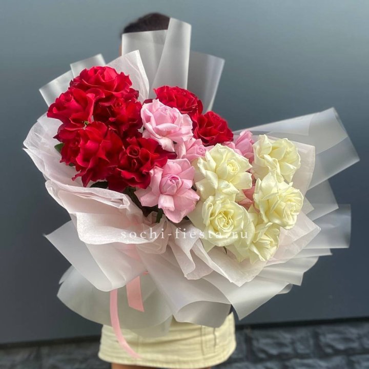 Микс из 17 роз в Мурманске