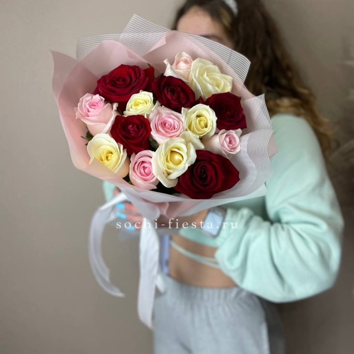 15 роз "Карусель" в Мурманске