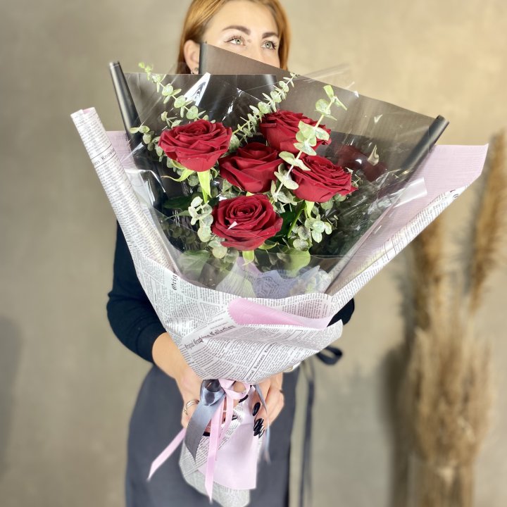 5 красных роз в Мурманске