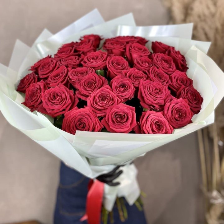 37 красных роз в Мурманске