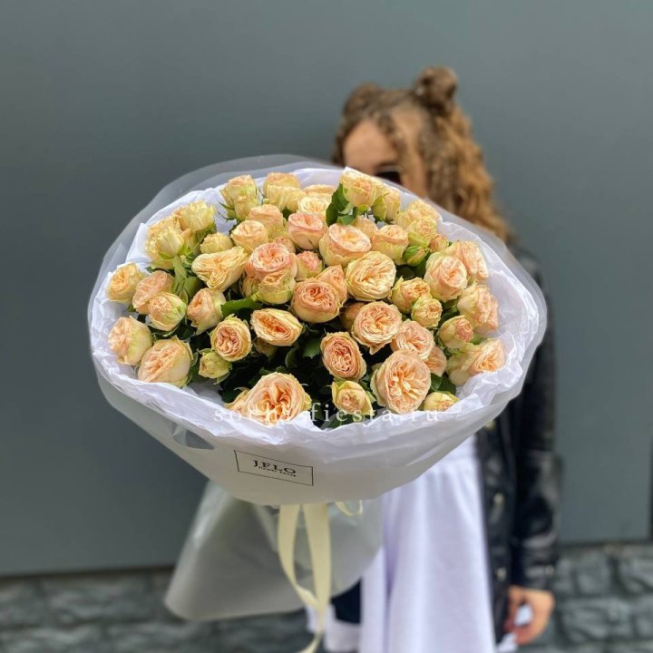 15 пионовидных роз в Мурманске