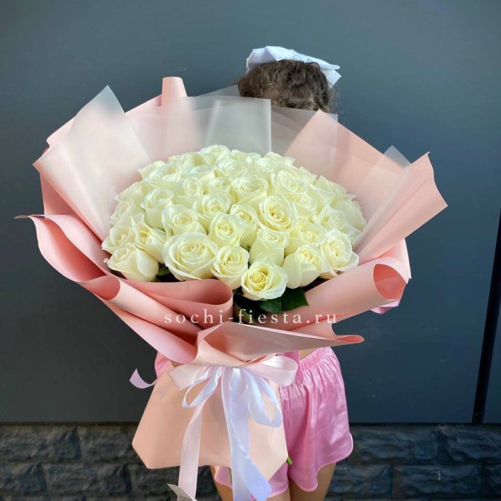 35 белых роз в Мурманске